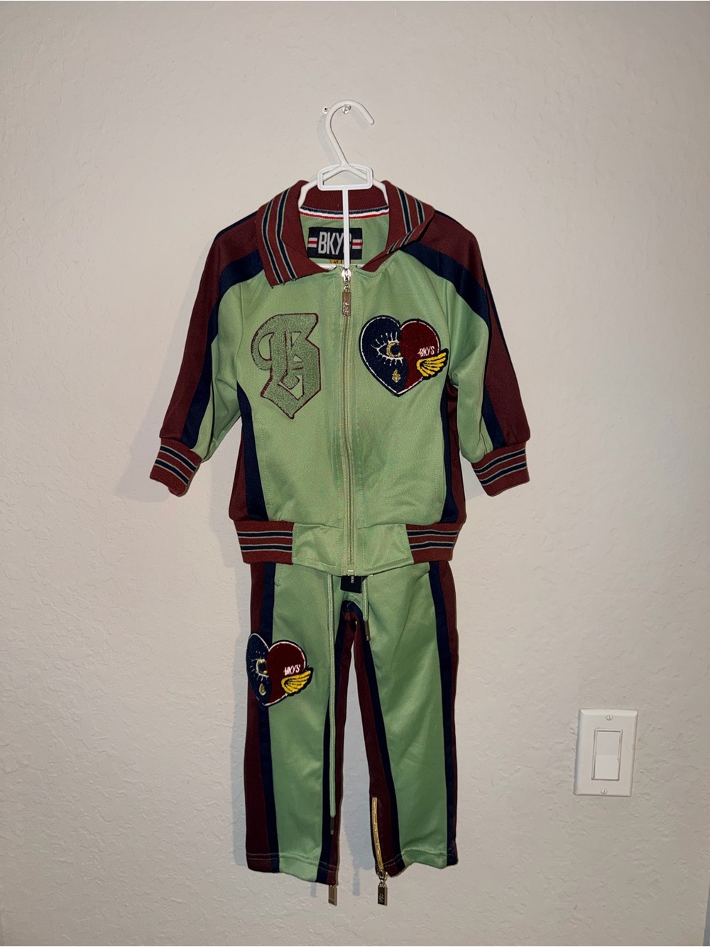 BKYS Boys 2-Piece Tracksuit Light Olive Burgundy Heart Patch Size 2T NWT
